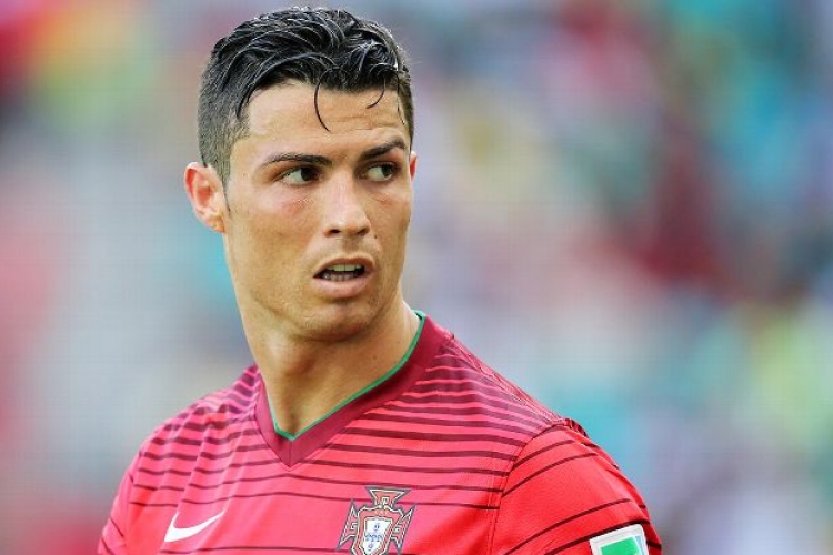Ronaldo készül a magyar meccsre - válasz helyett eldobta a mikrofont