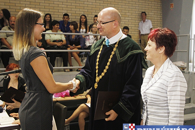 Dunaújvárosi Főiskola diplomaátadó - képekkel