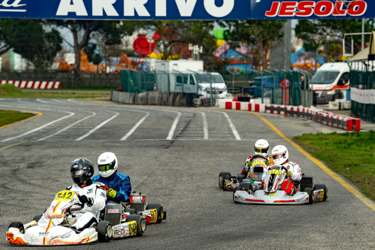 A Száguldó család, avagy Ádám és Mátyás a gokartsportban