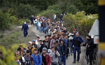 Lezártak a migránsok egy határátkelőt Horvátország és Szlovénia között