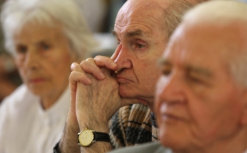 Nem lesz 13. havi nyugdíj, de pluszpénzt kaphatnak a nyugdíjasok