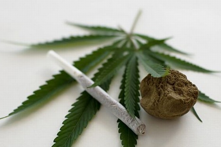 Kábítószerrel kereskedtek