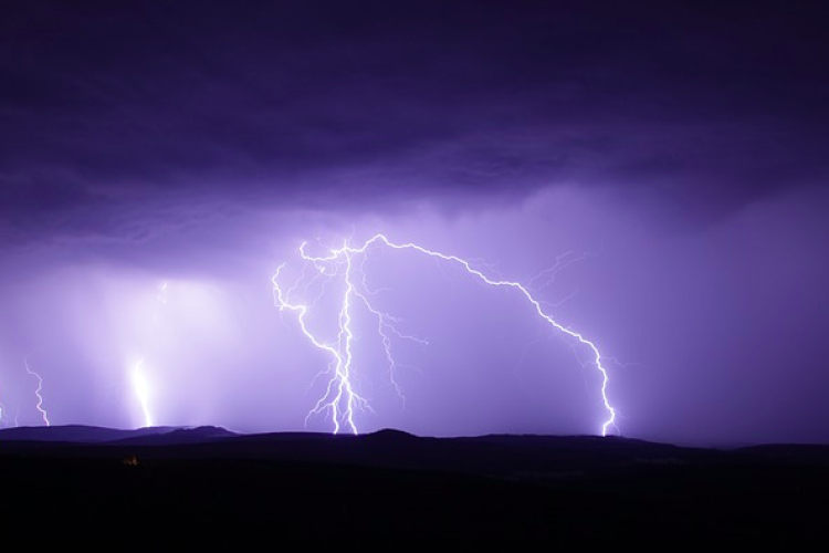 Országszerte zivatarok miatt, de többfelé még a kánikula miatt is figyelmeztetnek