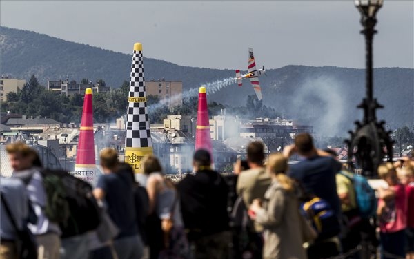 Red Bull Air Race - A tervek szerint rendeznék meg a vasárnapi programokat