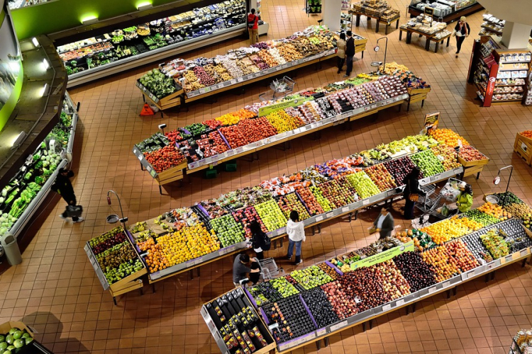 Erős húsvéti forgalomra számítanak az áruházláncok