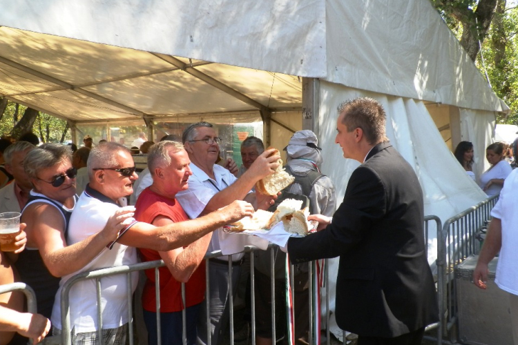 Fúvós zenekarok új útvonalon, lezárásokkal