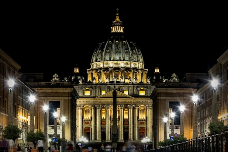 Biztonsági intézkedésekkel és a hajléktalanok segítésével készülnek karácsonyra a Vatikánban