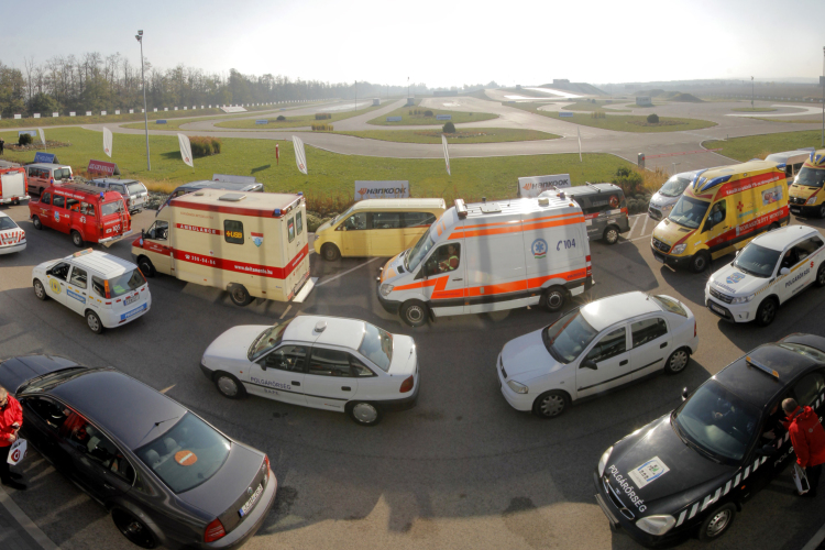 Abroncs 200 szervezet autójára