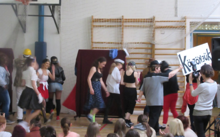 Bolondok és ballagók