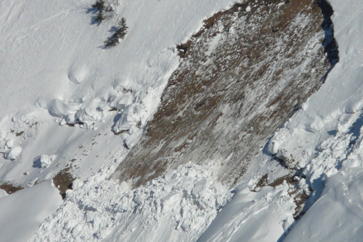 Lavinaveszély miatt felfüggesztették az eltűnt hegymászó keresését a Kelemen-havasokban 