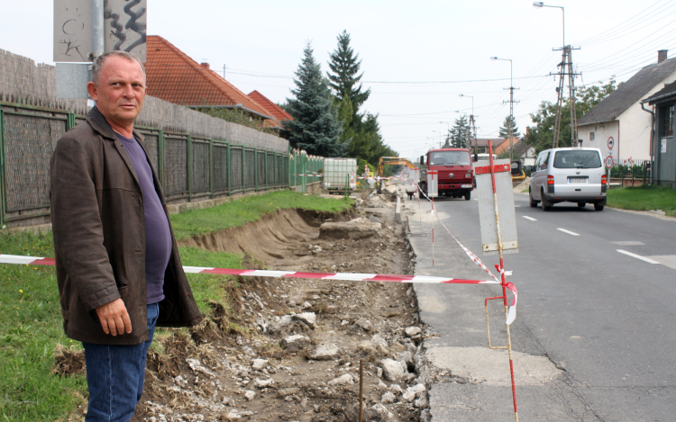 Újtelepen is él a járdaépítési program 