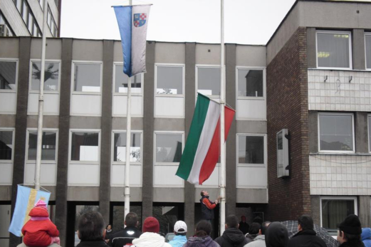 Székely zászlóval tisztelegnek