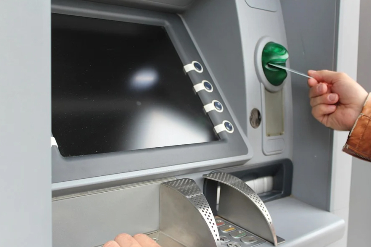 Büntetést kapott az ATM-ben felejtett egymilliót eltulajdonító férfi
