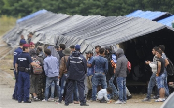 A bevándorlók millió veszélyt jelentenek az európai életszínvonalra a brit külügyminiszter szerint