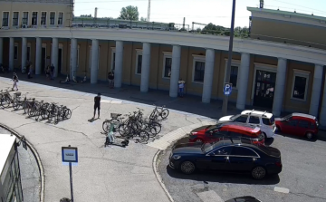 LOPÁS MIATT KERESSÜK