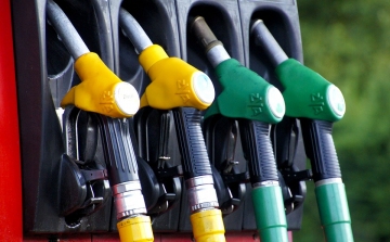 Egész nagyot csökken az üzemanyagok ára
