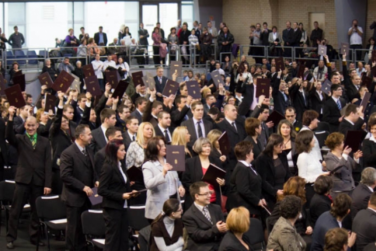  Diploma- és igazolás átadó