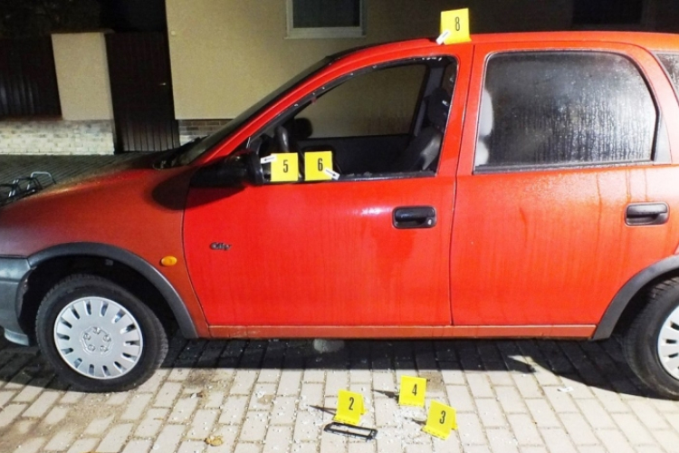 Bokorba rejtette a zsákmányt 