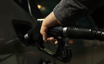 Több mint kétezer benzinkutat ellenőriztek a pénzügyőrök