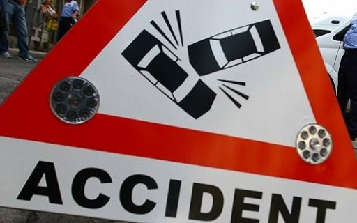 Baleset Dunaújváros és Nagyvenyim között