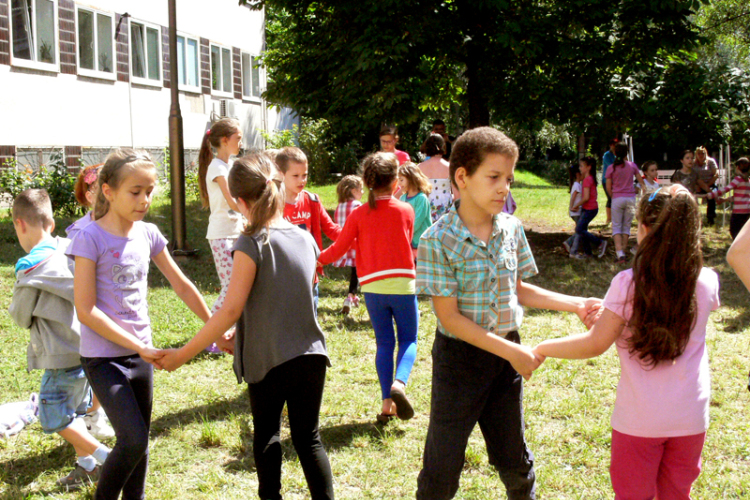 Nyári Topogás és Vásári Komédiák az MMK-ban Szivárványos az ég alja