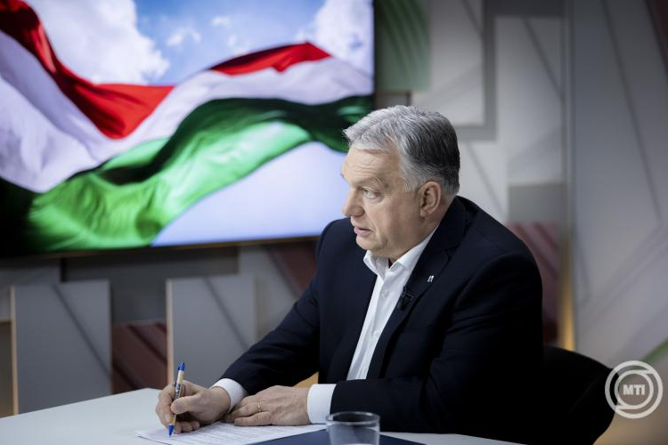 Orbán Viktor: nem lehetett tovább nézni, hogy kifosztják az embereket