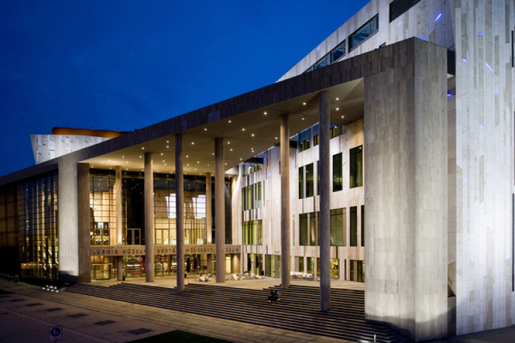 Nők Chanelben címmel nyílik divatfotó kiállítás a Ludwig Múzeumban