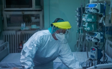 Száz intenzív ágyból negyvenkettőt Covid-19-beteg foglal el Olaszországban