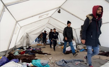 Új módszer szerint regisztrálják a migránsokat a balkáni útvonalon