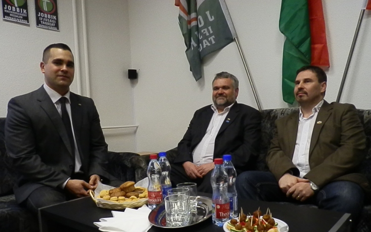 Jobbik- felavatták az új irodát!