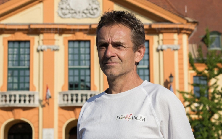 Közel 500 kilométert készül futni a Himalájában a magyar ultratriatlonista