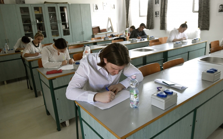 A német írásbelikkel folytatódnak az érettségi vizsgák