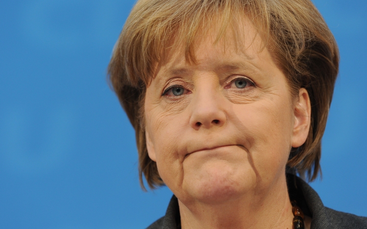 Megzavarták Angela Merkel beszédét egy tudományos intézet avatóünnepségén