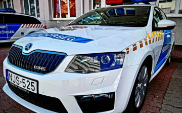 A próbakör során kilökte a tulajdonost az autójából