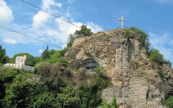 Lezuhant egy férfi a Gellért hegyről