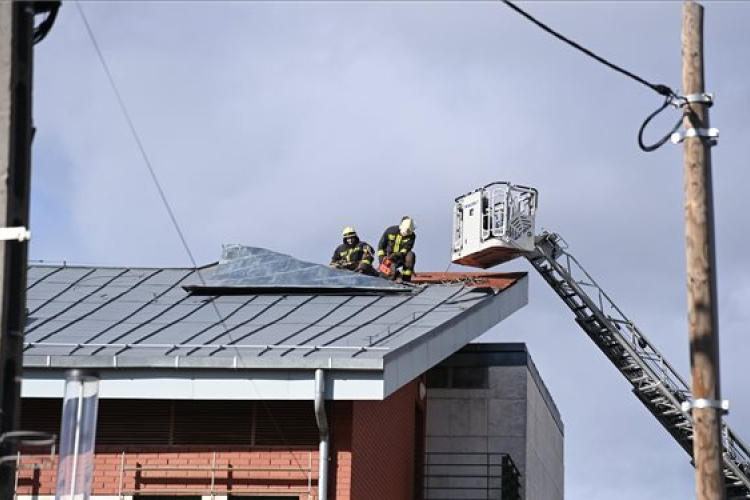 Házak váltak lakhatatlanná az erős szél miatt
