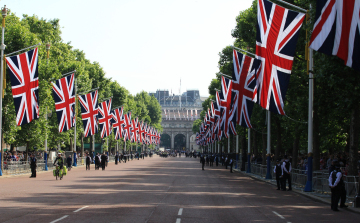 Aggasztó a brit uralkodó egészségi állapota