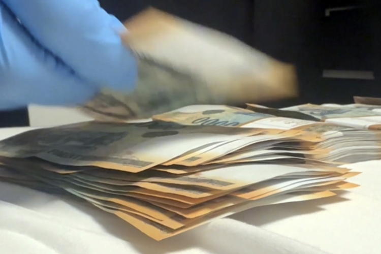 BEJELENTETT MUNKAHELY NÉLKÜL, CSALÁSOKBÓL TARTOTTA FENN MAGÁT 