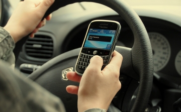 A vezetés közbeni SMS-ezés veszélyeire figyelmeztet Werner Herzog új dokumentumfilmje