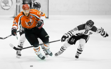 Acélbikák játékkal ünnepelnek