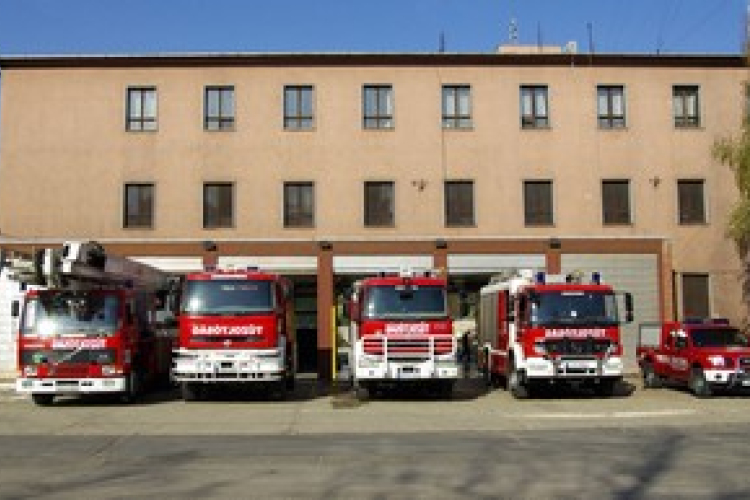  Műszaki mentésnél és tűzesetnél is dolgoztak a dunaújvárosi tűzoltók 