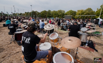 Idén Dunaújváros ad otthont Magyarország legnagyobb rockzenei flashmobjának